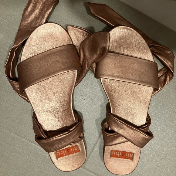 Ibu Sandles , NWOT Ali 4 Ibu - Picture 3 of 3